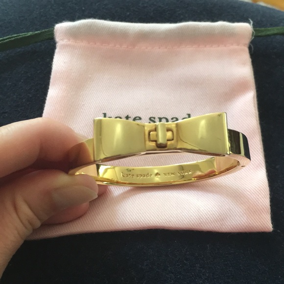NWOT Kate Spade 12k gold plated hinged bow bangle - Picture 2 of 4